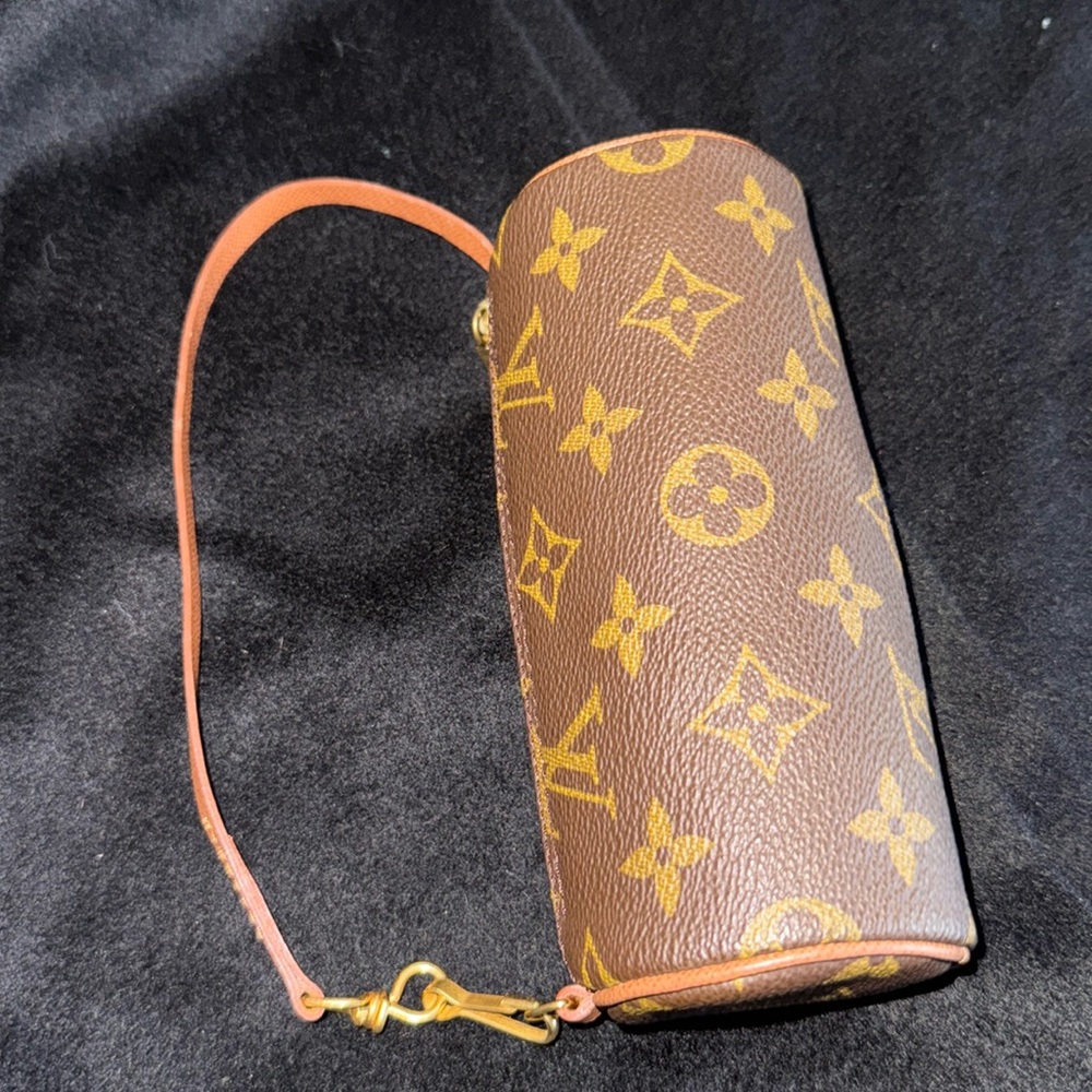 Women’s or Men's Lou’s Vuitton Mini Papillion pochette w Monogram print. 10/10. - Picture 11 of 17